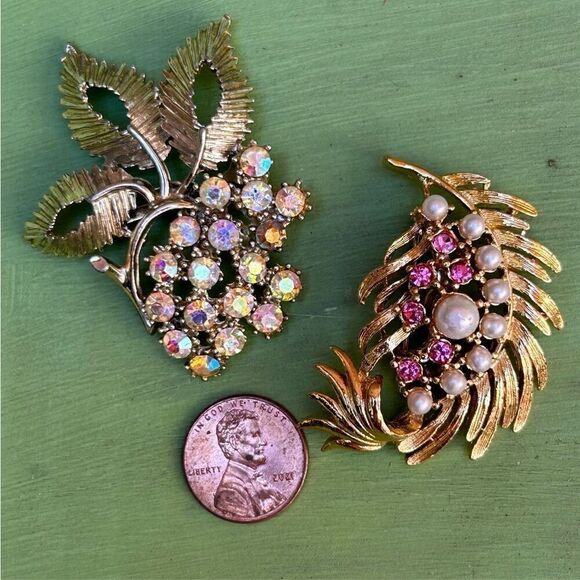 Lot Of 2 Vintage Gerry's & BSK Brooches Gold-tone Rhinestone Embellished Signed - Picture 8 of 8